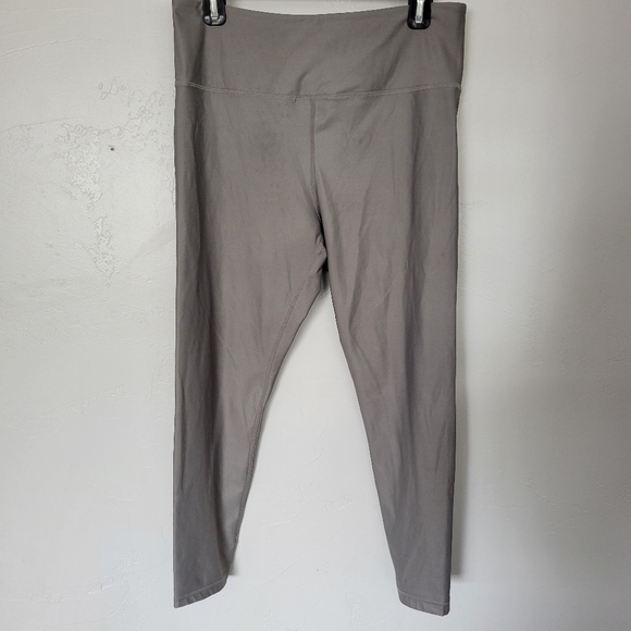 Zyia Active Women's 14-16 Grey Cropped Workout Leggings Athletic Running Gym - Picture 1 of 6